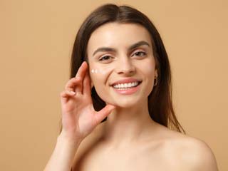 स्किन में कोलेजन की मात्रा बढ़ाने के लिए जरूरी हैं ये 6 पोषक तत्व, जानें इनके स्रोत