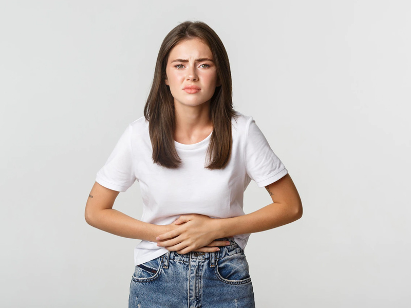 महिलाओं में पेट दर्द का कारण हो सकती हैं ये 5 समस्‍याएं, जानें इनके लक्षण 