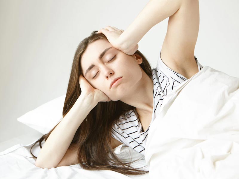 क्या आपको भी आते हैं सोते समय झटके? जानें इस समस्या का कारण, लक्षण और इलाज