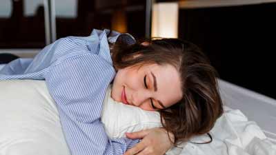 उल्टा सोने की आदत के क्या नुकसान हो सकते हैं?