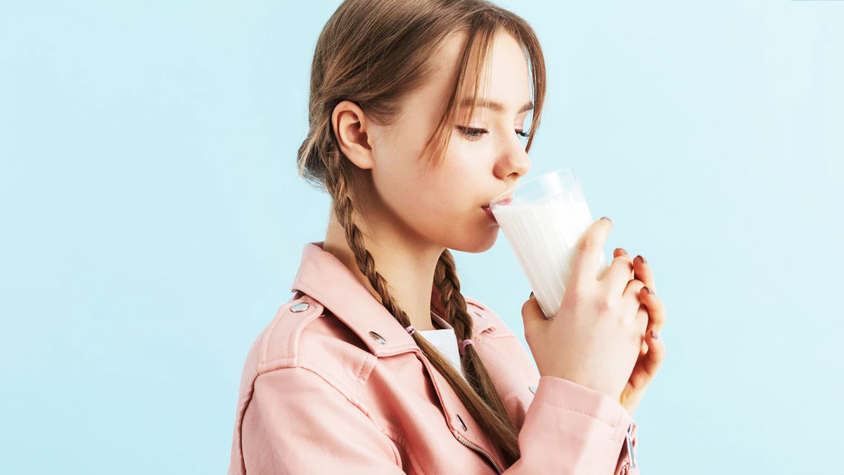 correct position to drink milk in hindi 