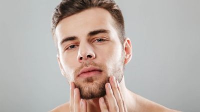 दाढ़ी के बाल क्यों झड़ते हैं? जानें रोकने के आसान उपाय