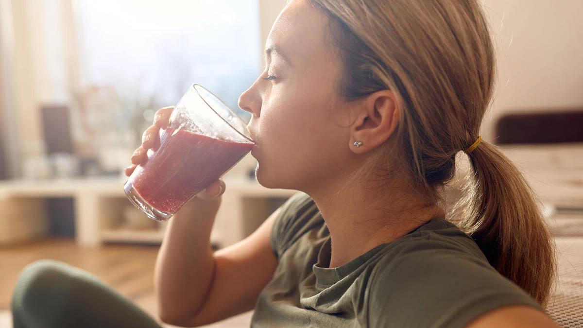 Why You Should Drink Soaked Black Raisin Water On An Empty Stomach