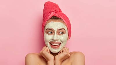 स्किन पर बेसन लगाने से मिलते हैं कई फायदे, जानिए कैसे करें इस्तेमाल