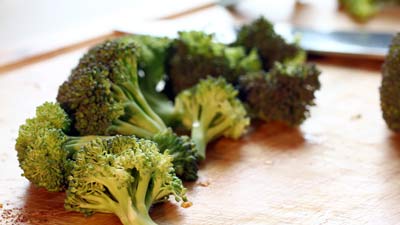 हेल्दी रहने के लिए ट्राई करें ये ब्रोकली सलाद, जानें इसके फायदे