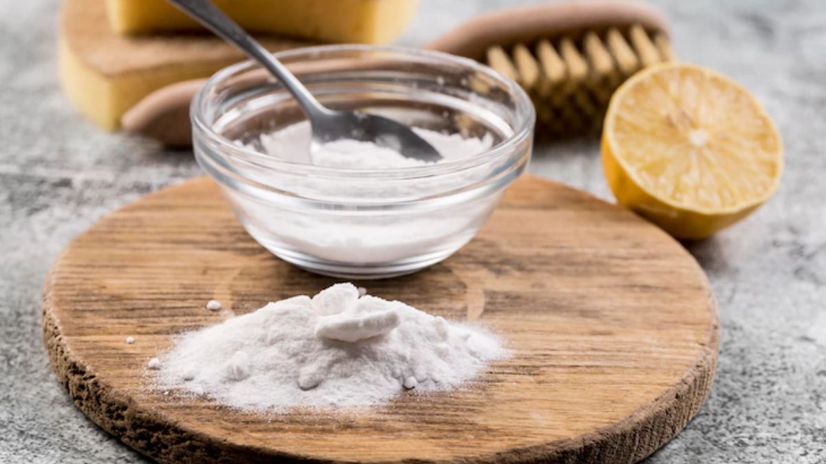 how to use baking soda to clear black spots
