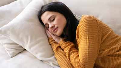 सोते समय पिएं ये 5 ड्रिंक्स, आएगी अच्छी नींद