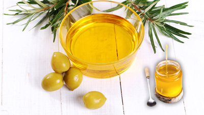 ऑलिव ऑयल vs देसी घी, किसमें खाना बनाना है सेहत के लिए ज्यादा फायदेमंद?
