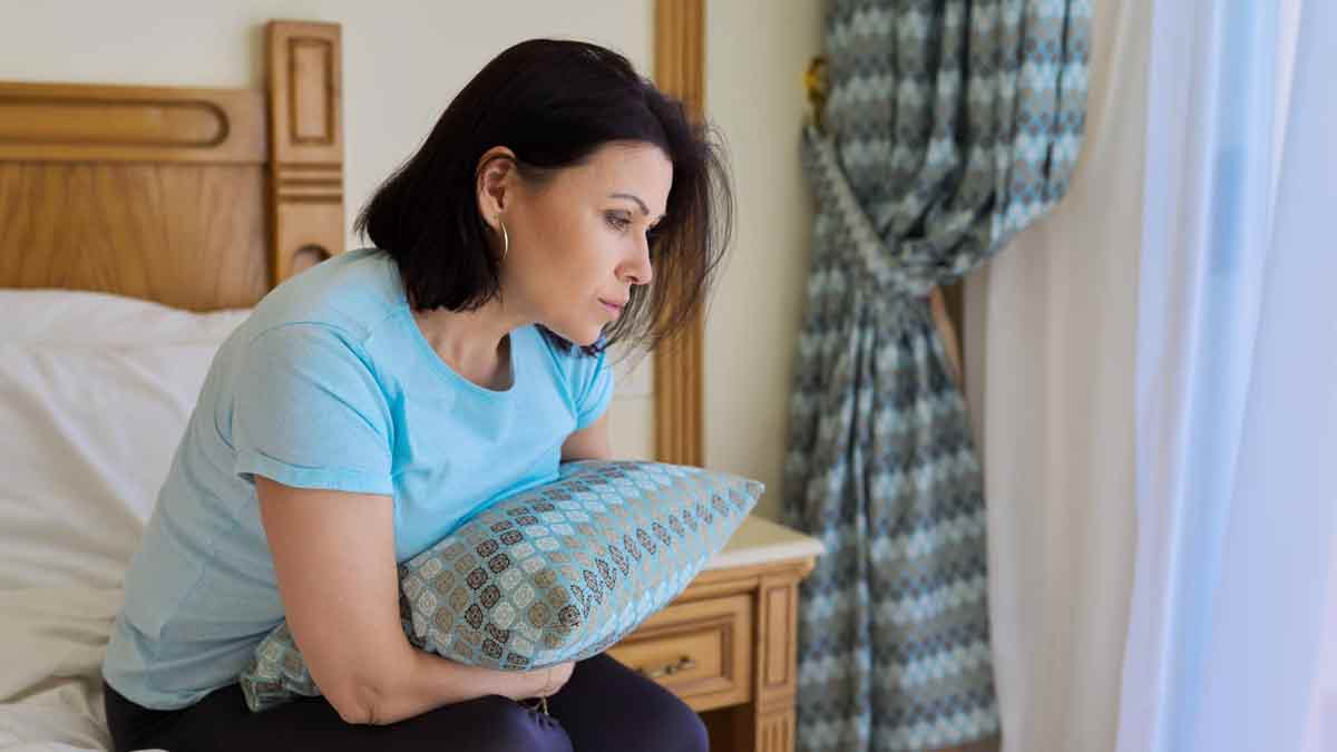 45+ उम्र की महिलाओं में ये 5 लक्षण हो सकते हैं मेनोपॉज के शुरुआती संकेत