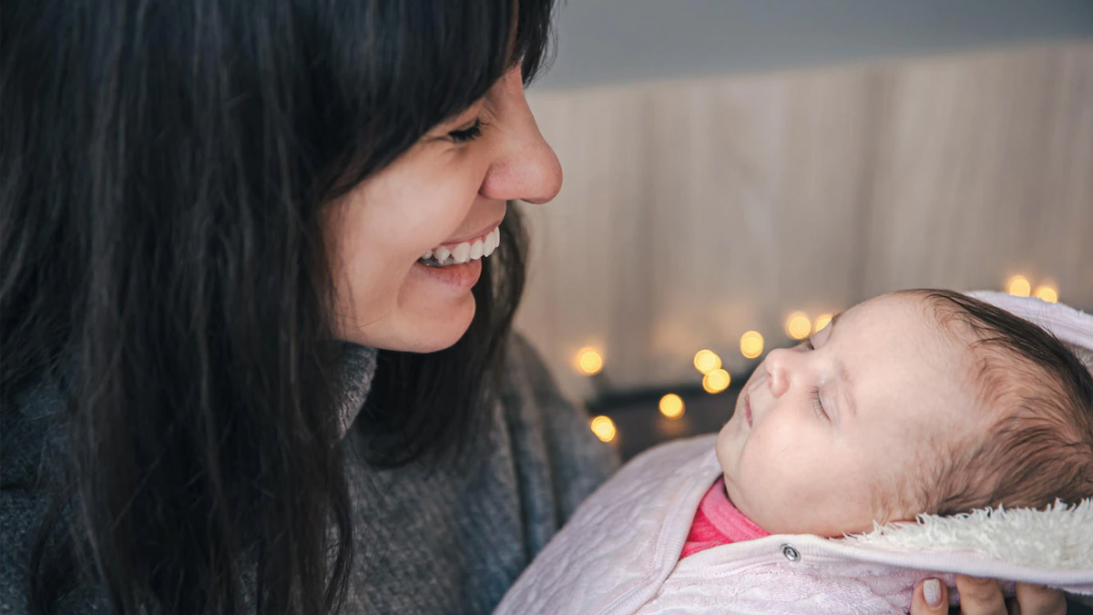 जन्‍म के बाद पहली सर्द‍ियां श‍िशु को कर सकती है बीमार, जानें कैसे रखें उसका ख्‍याल
