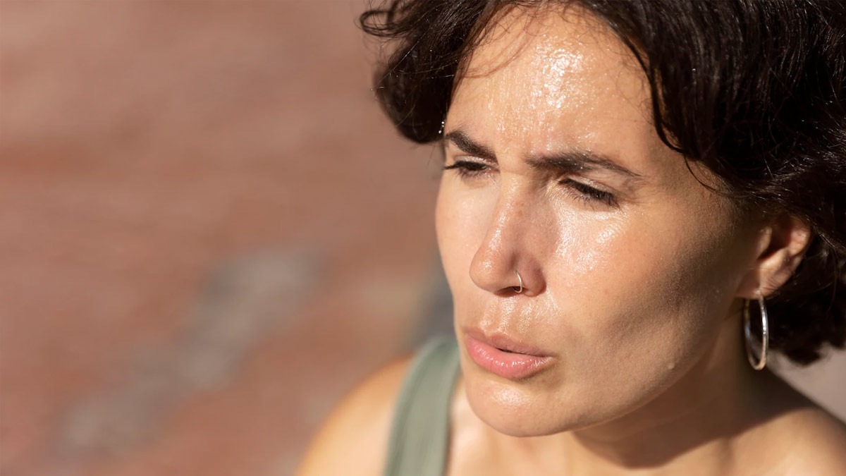 sweating during winter in hindi