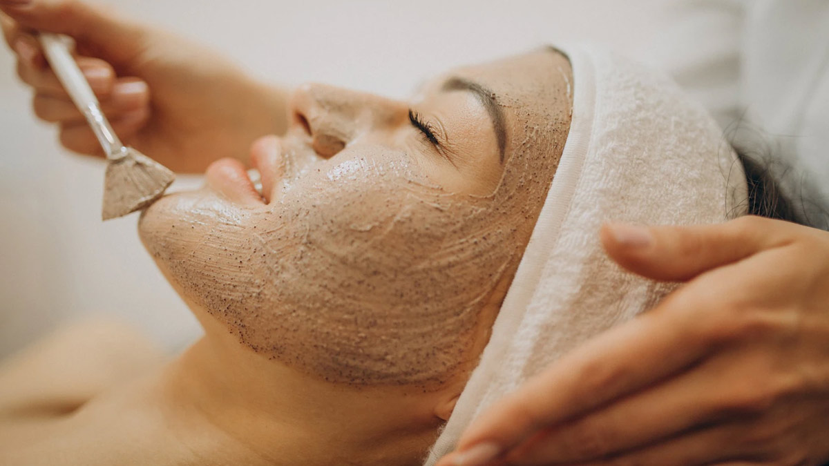 multani Mitti And Turmeric Face Pack Benefits