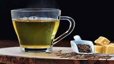 वजन घटाने के लिए पिएं गुड़ का पानी, सेहत को भी मिलेंगे कई फायदे