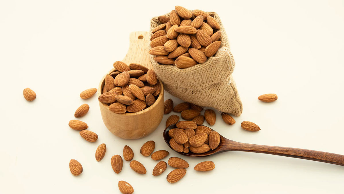 Benefits of sprouted Almonds In Hindi