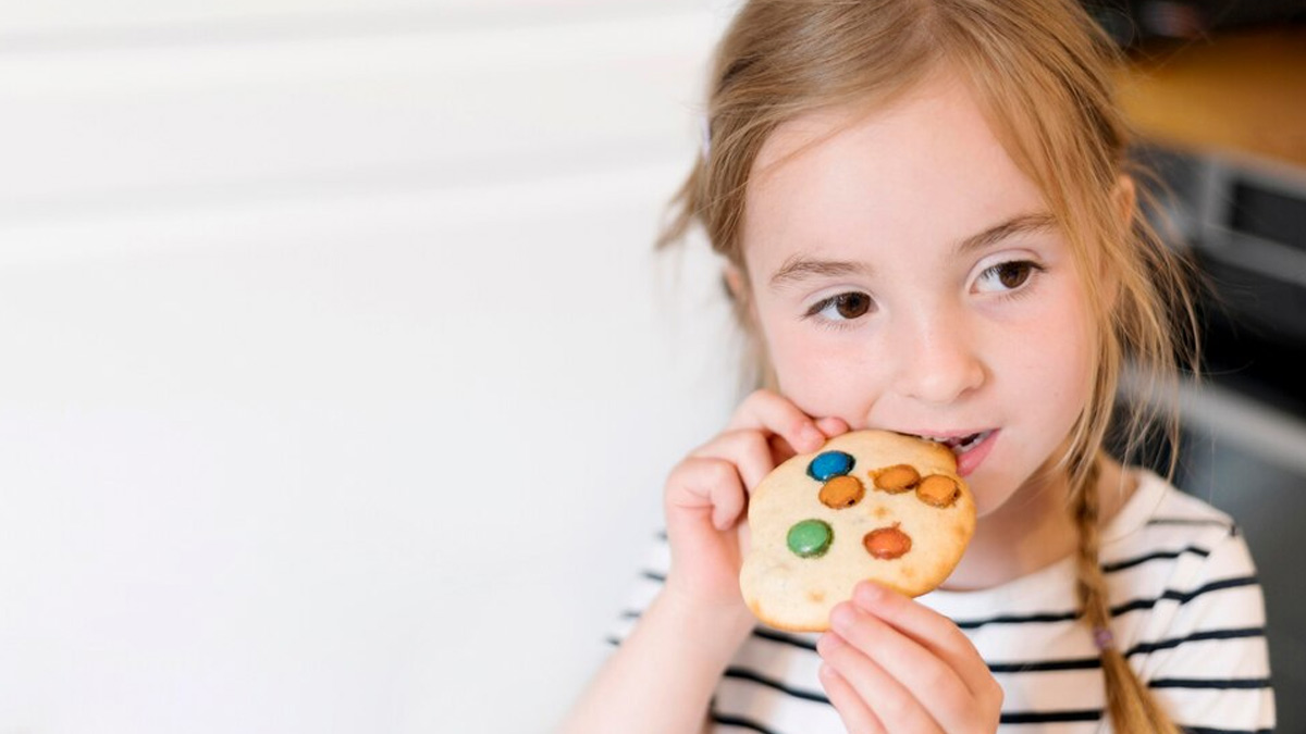 is it safe to give biscuits to babies