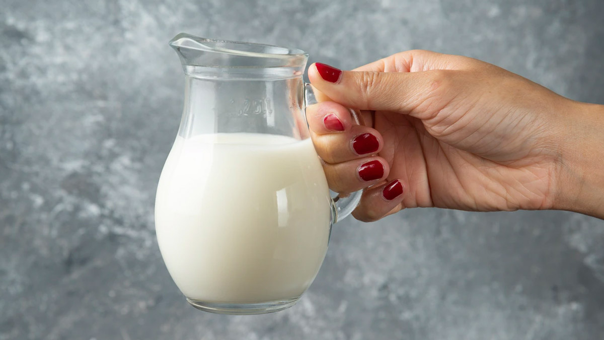 fresh and spoiled milk 