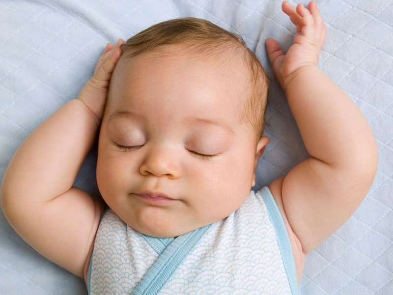 छोटे बच्चों को सुलाते समय हमेशा ध्यान रखें सुरक्षा के ये 5 नियम