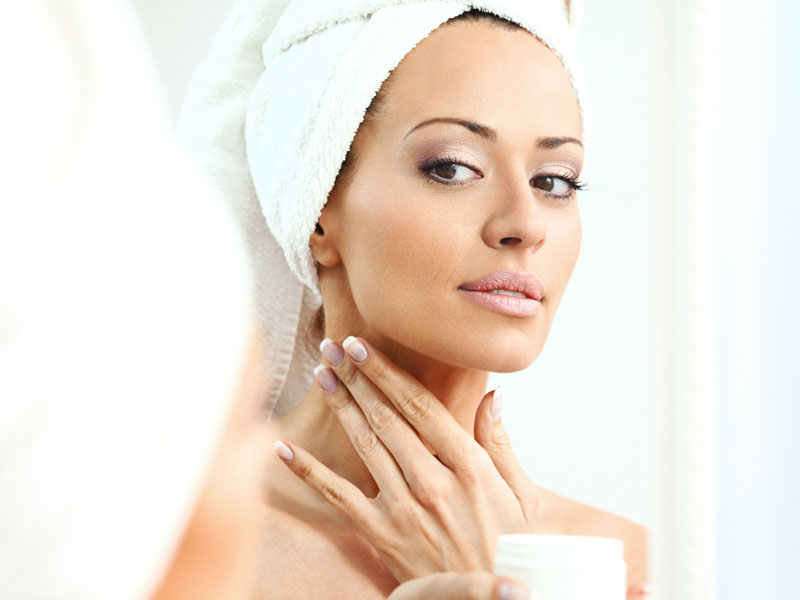 Skin Care After 40: चालीस की उम्र के बाद इस तरह करें चेहरे की देखभाल, दिखेंगी जवां
