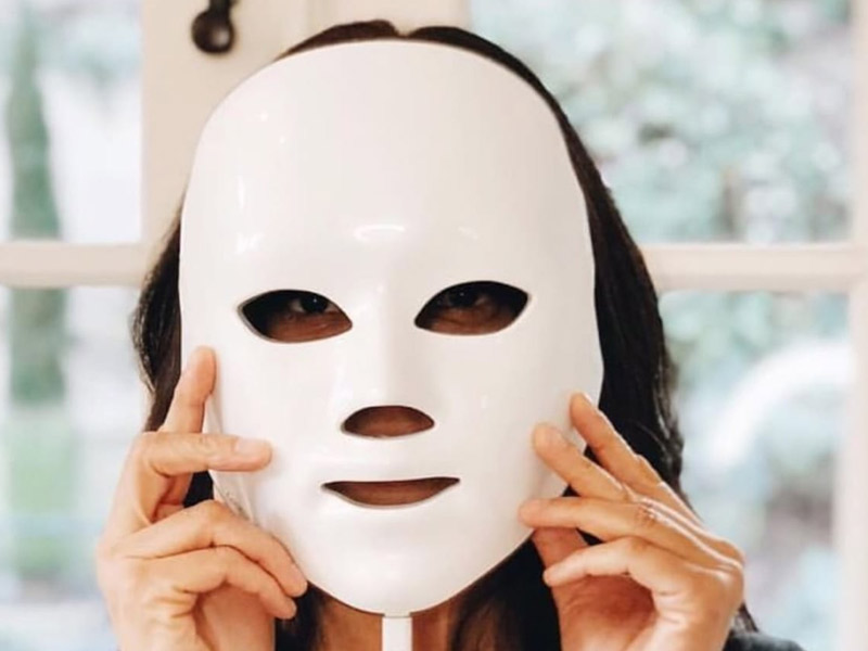 LED Face Mask: एलईडी फेस मास्क है स्किन के लिए फायदेमंद, इस्तेमाल से पहले जान लें ये जरूरी बातें