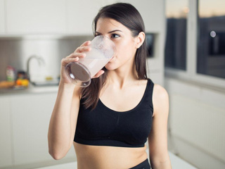 Energy Drinks: शरीर में ताकत बढ़ाने व कमजोरी और थकान दूर करने के लिए रोज पिएं ये 4 एनर्जी ड्रिंक्स