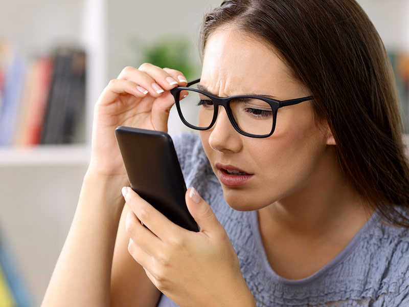 चश्मे का नंबर जल्दी-जल्दी बढ़ रहा है? जानें इसके 5 कारण और बचाव के उपाय 