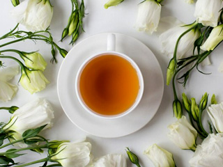 एक कप चाय में कितनी कैलोरीज होती हैं? एक्सपर्ट से जानें कम कैलोरी वाली चाय बनाने के तरीके