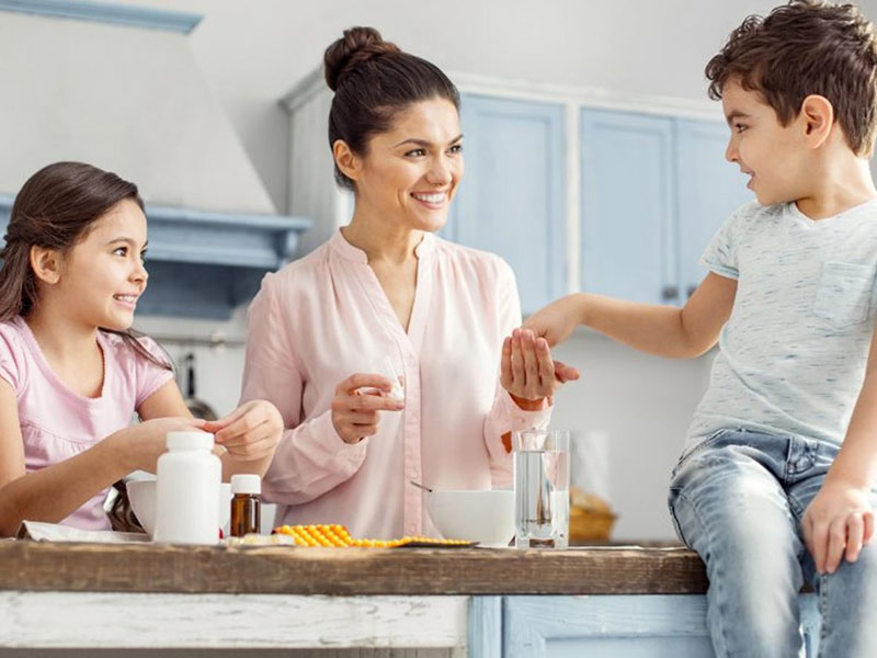 बच्चों में Vitamin D की कमी होने पर दिखते हैं ये 10 लक्षण, डॉक्टर से जानें कैसे बढ़ाएं विटामिन डी का लेवल