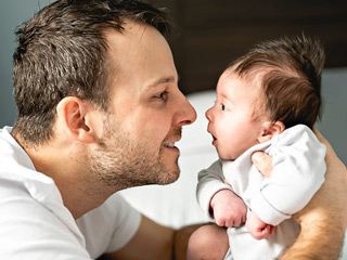 पहली बार प‍िता बनने जा रहे हैं? एक्सपर्ट से जानें अपने आप को मानस‍िक तौर पर कैसे करें तैयार