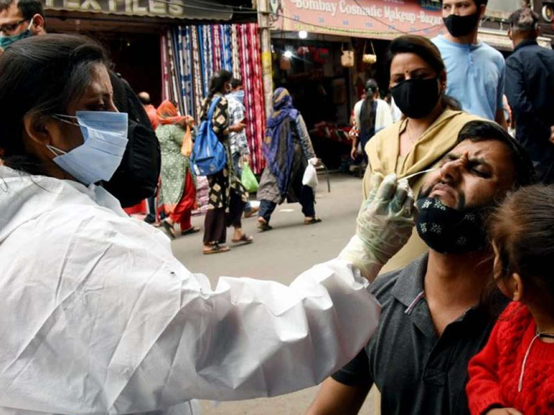 पिछले 24 घंटे में आए 2 लाख 47 हजार से ज्यादा कोरोना मामले, कई राज्यों में हालात हो रहे हैं बेकाबू