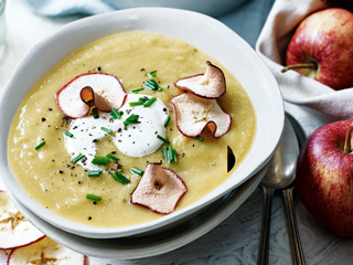 सर्द‍ियों में सेब का सूप पीने से शरीर को मिलते हैं कई फायदे, जानें आसान रेसिपी