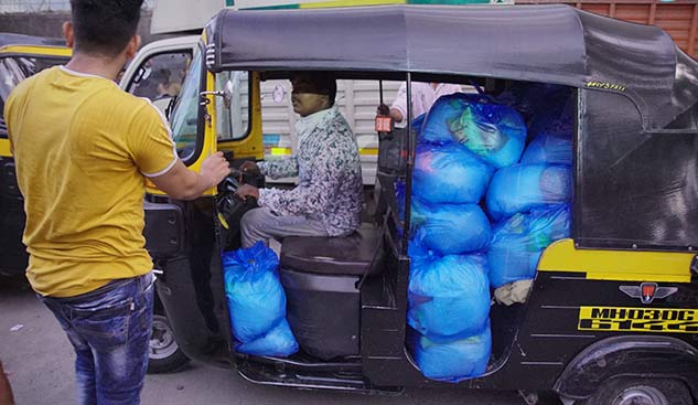 distributing food packets
