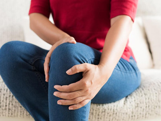 पैर की नसों में दर्द से रहते हैं परेशान? इसे दूर करने के लिए अपनाएं ये 5 आयुर्वेदिक उपाय, जल्द मिलेगी राहत