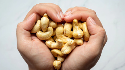 काजू खाने का सही समय क्या है? जानें इसे खाने से मिलने वाले फायदे 