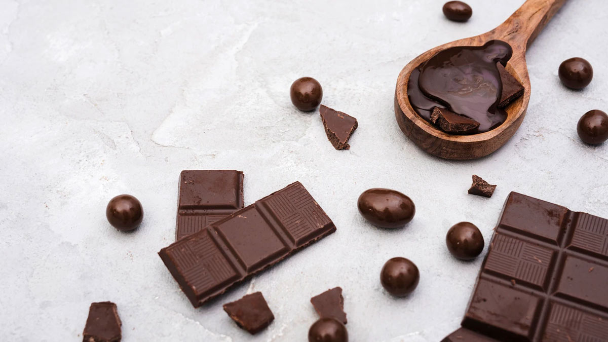 डार्क चॉकलेट खाने के क्या फायदे हैं? जानें क्यों हेल्दी मानी जाती है ये चॉकलेट