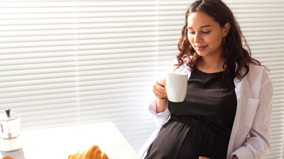 क्या प्रेगनेंसी के दौरान ब्लैक टी पी सकते हैं? जानें इसके फायदे और नुकसान 