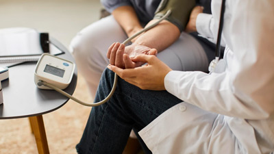 हाई ब्लड प्रेशर में फायदेमंद होता है पके हुए चावल का पानी, जानें कारण