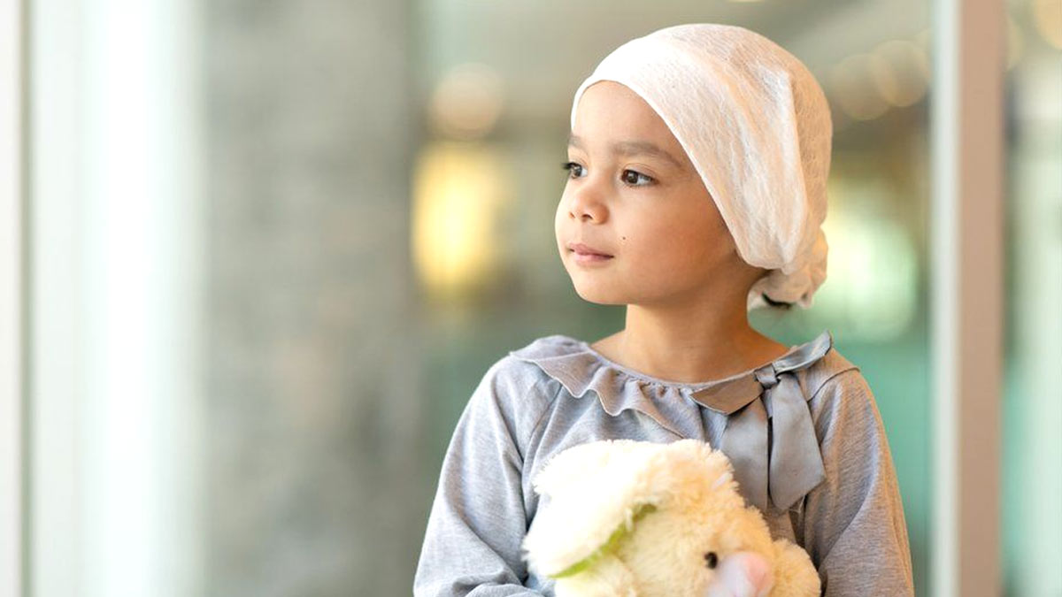बच्चों में कैंसर होने पर दिखते हैं ये 5 शुरुआती लक्षण, न करें नजरअंदाज