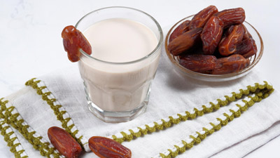 सोने से पहले दूध के साथ खाएं खजूर, मिलेंगे ये फायदे