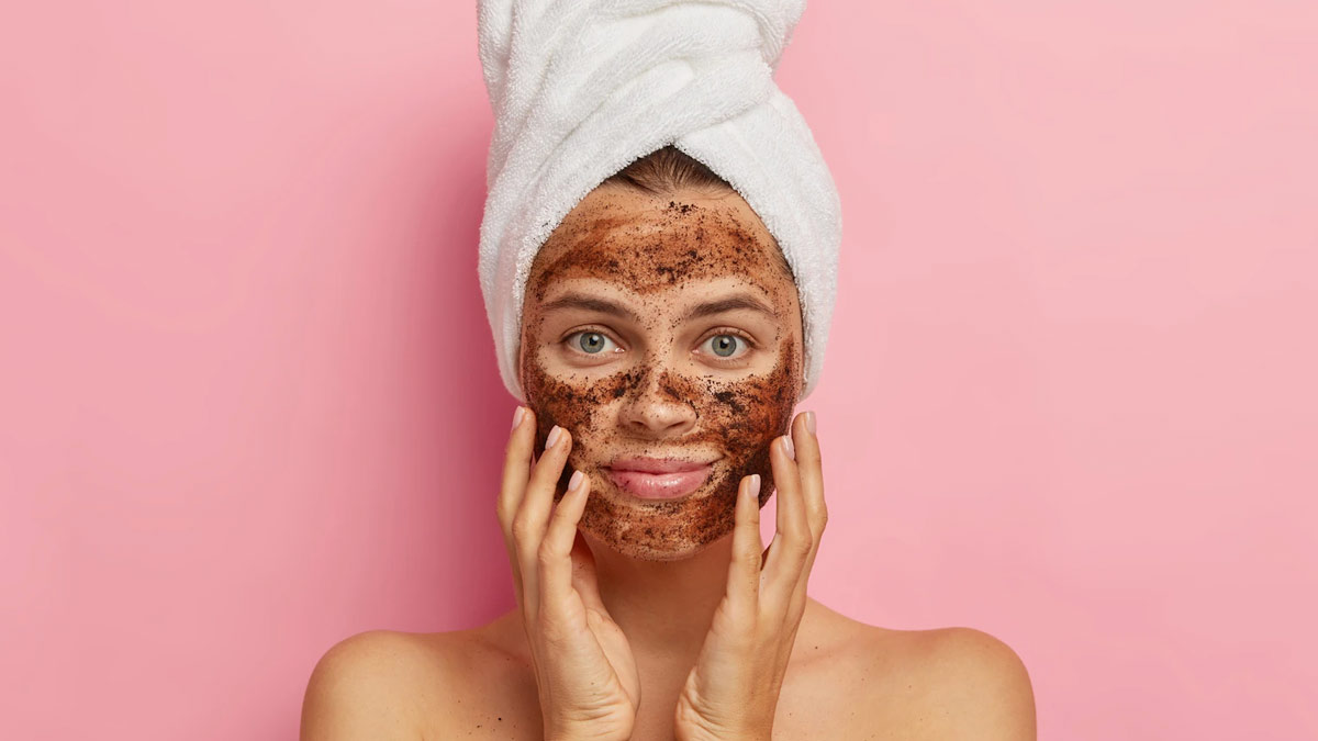 Benefits Of Tea Scrubs in Monsoon