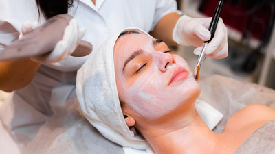 Homemade Bleach for Skin: चेहरे पर लगाएं घर पर बना नैचुरल ब्लीच, दाग-धब्बे होंगे दूर