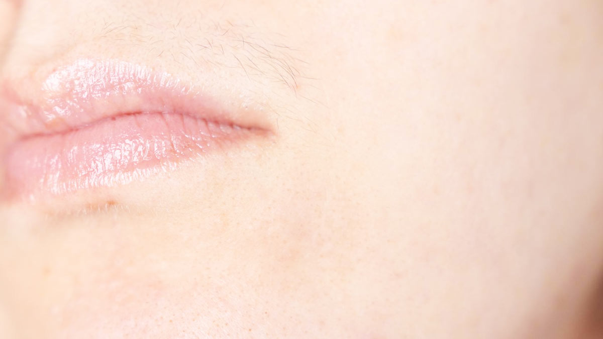 चेहरे के अनचाहे बाल हटाने के लिए नींबू और चीनी का इस्तेमाल, जानें कैसे