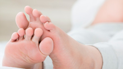 प्रेगनेंसी में पैरों की सूजन को कम करने के घरेलू उपाय