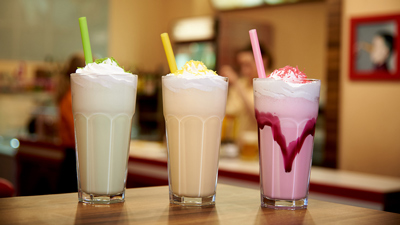 मॉनसून में फ्रूट मिल्कशेक पीना हो सकता है नुकसानदायक, जानें 5 कारण