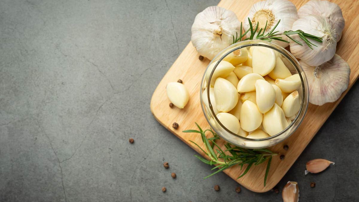 Try This Garlic Oil To Increase Hair Growth