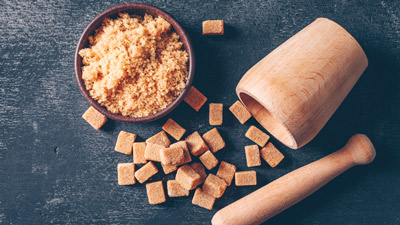 गुड़ की तासीर कैसी होती है? किन लोगों को नहीं करना चाहिए गुड़ का सेवन?