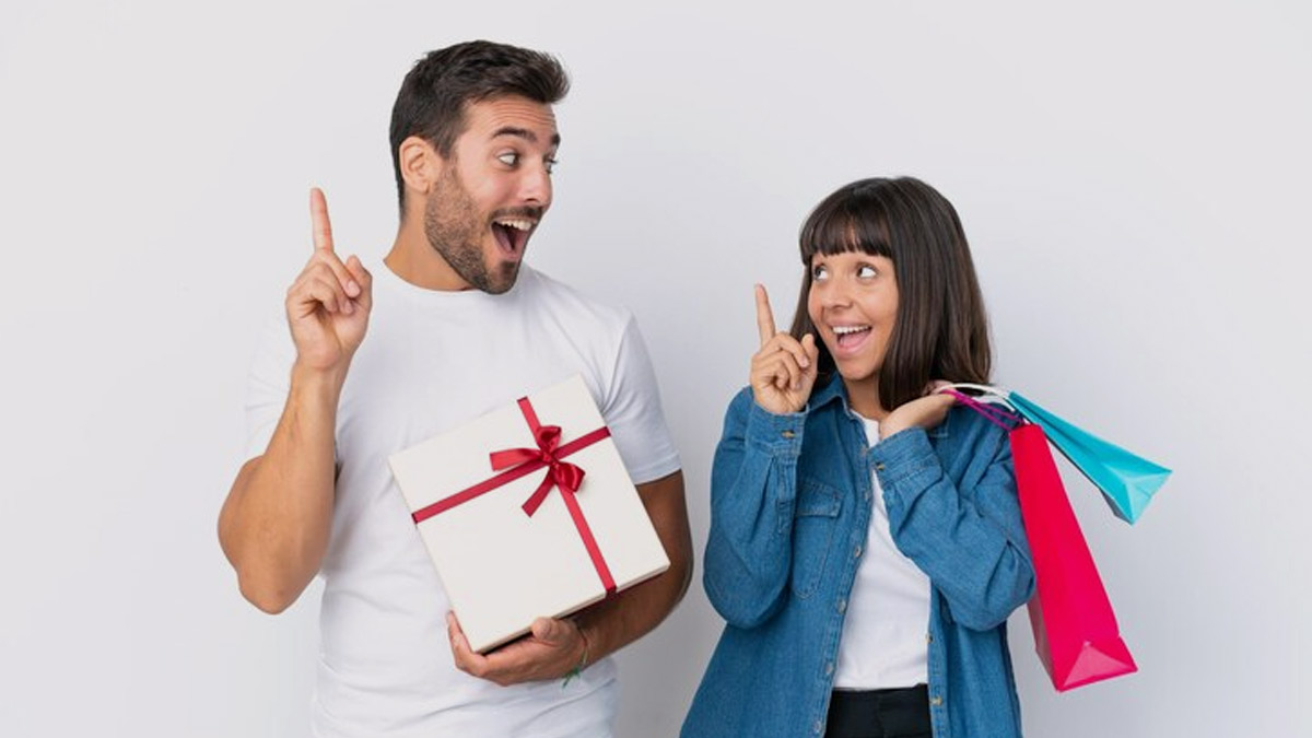 Relationship Tips: पार्टनर को सरप्राइज देते समय कभी न करें ये 5 काम, बिगड़ सकती है बात