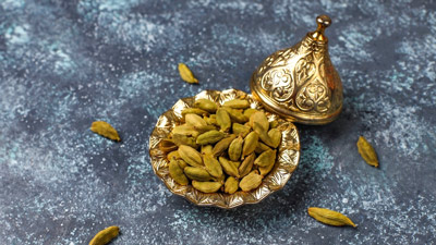 इलायची का पानी अधिक मात्रा में पीने से सेहत को हो सकते हैं ये गंभीर नुकसान