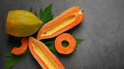 क्या रात में पपीता खाना चाहिए? एक्सपर्ट से जानें इसे खाने के फायदे, नुकसान और सावधानियां