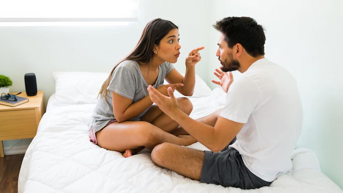 इन 5 गलतियों के कारण अंजाने में खराब हो जाते हैं रिश्ते, शादीशुदा जिंदगी में आ सकती हैं परेशानियां