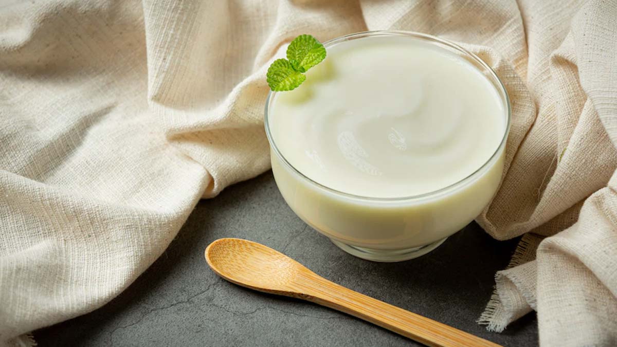 पेट साफ न होने पर इस तरह से खाएं दही, कब्ज से मिलेगा छुटकारा yogurt